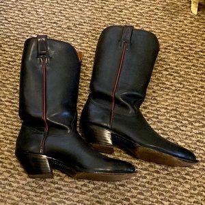 Black leather boots, unknown brand but likely size 8 1/2 based on comparison pic